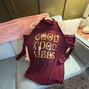 LIFE CLOTHING CO cold shoulder graphic tee XL